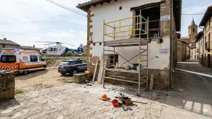 El aparatoso accidente ocurrido en un pueblo de Navarra: herido al caer de un andamio y evacuado en helic&oacute;ptero