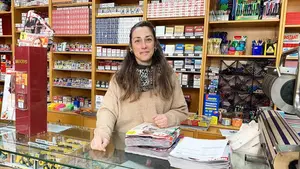 Edurne, la joven que trabaja los 7 d&iacute;as de la semana para salvar el &uacute;ltimo estanco de un pueblo de Navarra