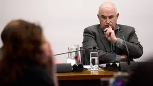 Aierdi desacredita en la comisi&oacute;n a Anticorrupci&oacute;n por las VPO de Servinabar y niega la nulidad de la adjudicaci&oacute;n