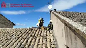 Susto en San Mart&iacute;n de Unx por el incendio de una chimenea en una casa: los bomberos revisan la zona