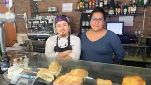 La pareja que le da una segunda oportunidad a un bar de Pamplona: "Hemos invertido todos los ahorros"