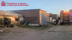Un incendio en una casa de un pueblo de Navarra obliga a intervenir a varios servicios de emergencia