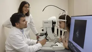 El h&aacute;bito sencillo que ayuda a frenar la miop&iacute;a infantil: la clave la da la Cl&iacute;nica Universidad de Navarra