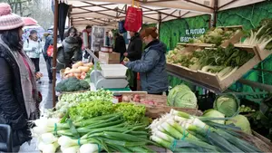 Pamplona llena el Bosquecillo de sabor y artesan&iacute;a con un mercadillo en el que reinan el esp&aacute;rrago y la alcachofa