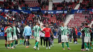 La plantilla del Betis se queda &lsquo;atrapada&rsquo; en El Sadar de Pamplona durante casi cuatro horas