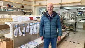 Valent&iacute;n, el pamplon&eacute;s que se despide de su tienda de toda la vida: "Nos abrasan a impuestos"