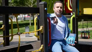 Paco, el polic&iacute;a navarro que lanza un videojuego para alertar a los padres sobre internet: "Subes algo y pierdes el control"