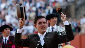 Pol&eacute;mica en Sevilla: Guillermo Hermoso de Mendoza brilla, pero el palco le cierra una merecida salida a hombros