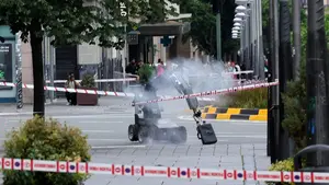 La Polic&iacute;a Nacional detona una maleta sospechosa en la plaza Merindades de Pamplona frente a Delegaci&oacute;n del Gobierno