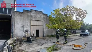 Incendio en una bajera de un pol&iacute;gono de Navarra: los bomberos han tenido que extinguir y ventilar
