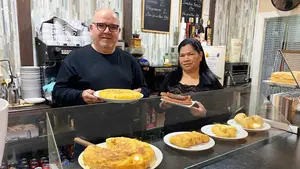 Tortillas  y fritos en Iturrama con un toque colombiano: el nuevo giro de un bar m&iacute;tico de Pamplona