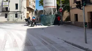 La Polic&iacute;a Local corta el tr&aacute;fico en Tudela tras quedar una v&iacute;a completamente cubierta de yeso