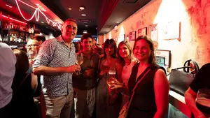 El bar que cumple 10 a&ntilde;os en Pamplona con arte, pinchos premiados y un evento para recordar