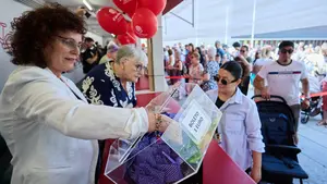 La tradicional T&oacute;mbola de C&aacute;ritas abre en Pamplona con m&aacute;s boletos que nunca y fuera del Paseo Sarasate por las obras