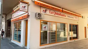 El pollo asado con patatas para llevar que triunfa en un restaurante muy cerca de Pamplona