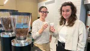 Las j&oacute;venes emprendedoras que transforman una pizzer&iacute;a en una cafeter&iacute;a de especialidad en Pamplona