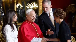 Mar&iacute;a Chivite, entre las autoridades auton&oacute;micas presentes en la recepci&oacute;n del Papa Le&oacute;n XIV