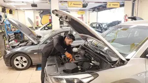 Un taller de coches de Pamplona que ya no admite m&aacute;s citas hasta agosto: &ldquo;El sector est&aacute; colapsado&rdquo;