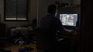 Una chica descubre en Pamplona que su padre tiene el ordenador lleno de pornograf&iacute;a infantil y lo lleva a la polic&iacute;a