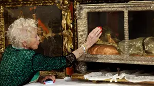 El pueblo de Navarra donde los fieles tocan el relicario de una santa en busca de su protecci&oacute;n y mejor salud