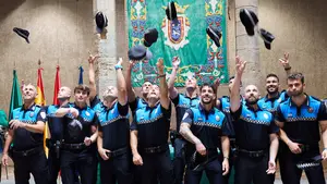 13 nuevos agentes para las calles de Pamplona: las fotos del acto de nombramiento de los nuevos polic&iacute;as municipales