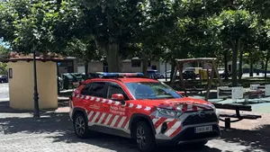 Un trabajador cae desde el tejado de una vivienda en Huarte y es trasladado grave al hospital