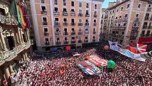 Los proetarras vuelven a instrumentalizar el Chupinazo de San Ferm&iacute;n en Pamplona con pancartas a favor de los presos