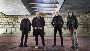 La Plaza del Castillo se prepara para una noche de guitarras, metal y rock alternativo con Bala y KOMA