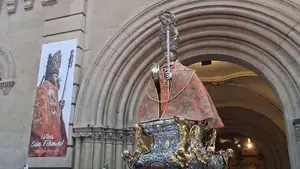 V&Iacute;DEO | La esperada imagen del 7 de julio en Pamplona: San Ferm&iacute;n sale en procesi&oacute;n desde San Lorenzo