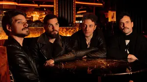 La Plaza del Castillo de Pamplona se prepara para una noche de rock alternativo por San Ferm&iacute;n