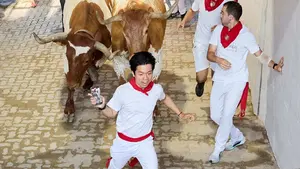 El asi&aacute;tico al que se le puede caer el pelo: entra grabando con el m&oacute;vil y puede acabar San Ferm&iacute;n con una fuerte multa