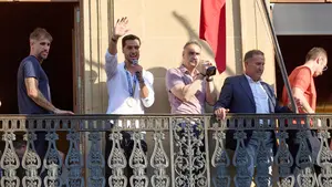 Navarra homenajea a Merino tras la victoria de Espa&ntilde;a en el Mundial con una multitud que ha gritado "&iexcl;Viva San Ferm&iacute;n!"