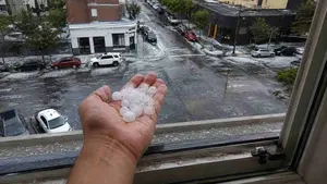Una violenta granizada descarga en la Cuenca de Pamplona y deja hasta 6 litros en apenas diez minutos