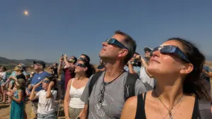 Dos litros de agua y gafas homologadas: todo lo que debes preparar para disfrutar del eclipse solar en Navarra