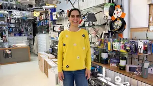De trabajar en Inglaterra y Estados Unidos a coger el relevo de su padre en una tienda de Pamplona