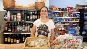 Yasmina, la navarra que abre una tienda en su pueblo de 500 habitantes: &ldquo;La experiencia es genial&rdquo;