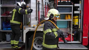 Un incendio en Burlada obliga a desalojar un edificio y deja a varias personas atrapadas en los ascensores del inmueble