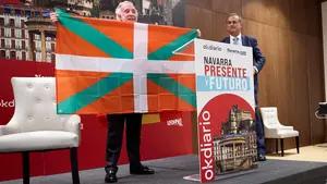 Inda expulsa la ikurri&ntilde;a de Navarra y la remite por correo al lehendakari Pradales en Ajuria Enea