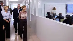 Chivite inaugura el curso escolar en Navarra con un mes de retraso: las clases comenzaron hace cuatro semanas