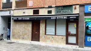 Adi&oacute;s al querido bar Etxebe de Pamplona, el conocido local con aire sanferminero famoso por sus almuerzos y comida casera