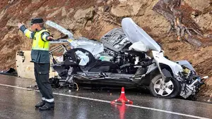Herido muy grave un conductor de 40 a&ntilde;os en Cintru&eacute;nigo tras una colisi&oacute;n entre un turismo y un cami&oacute;n en la N-113