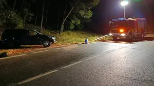 Un accidente de madrugada en una carretera de Navarra termina con una mujer de 33 a&ntilde;os trasladada al hospital