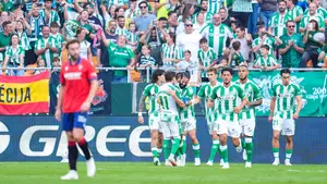 Osasuna paga un primer tiempo lamentable ante el Real Betis en La Cartuja y sigue cuesta abajo