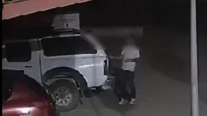 Detenido tras quedar grabado mientras inspeccionaba varios coches antes de cometer un robo en Bar&aacute;soain