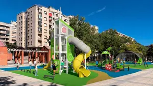 La plaza de Pamplona que estrenar&aacute; columpios: una gran torre de altura, roc&oacute;dromo y una esfera de trepa