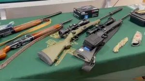 Investigan a un hombre de 63 a&ntilde;os por caza furtiva en Navarra tras hallar armas, silenciadores y un visor t&eacute;rmico