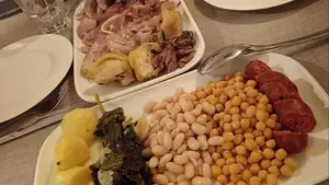 Cuatro semanas para saborear Galicia en Pamplona: cocido, percebe, lac&oacute;n con grelos y centolla