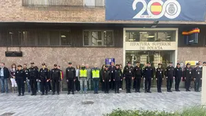 La Polic&iacute;a Nacional guarda un minuto de silencio en Navarra por las v&iacute;ctimas del tr&aacute;gico accidente ferroviario de Toledo