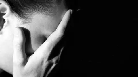 El 016 es el teléfono gratuito contra el maltrato y no deja huella en la factura.