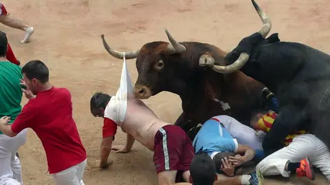 Octavo encierro de San Fermín con toros de Miura. PÍO GUERENDIÁIN